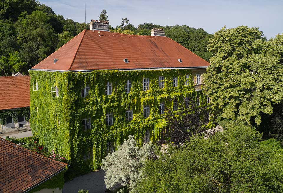 Schloss-Hollenburg_Haupthaus-Drohnenfoto_Foto-Marc-Lins_web